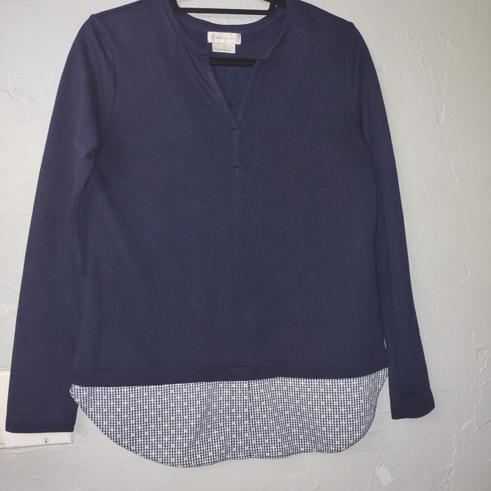 Van Heusen shirt blouse for women size S good condition, Blue navy,60% cotton.